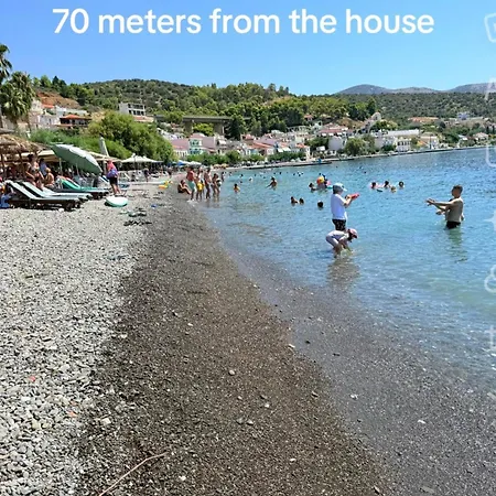 Flisvos 70 M από την θάλασσα * Eratini