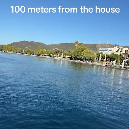 Flisvos 80 M από την θάλασσα